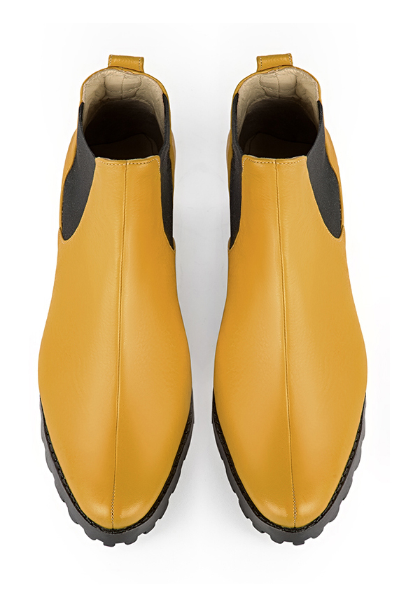 Mustard yellow and matt black women's ankle boots, with elastics. Round toe. Low rubber soles. Top view - Florence KOOIJMAN